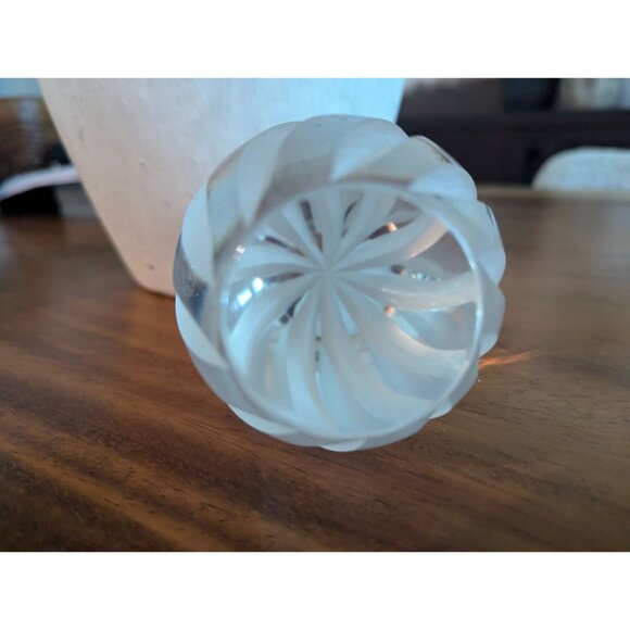 Paperweight Egg Shaped Frosted Etched Swirl 24% Lead Crystal Made In Poland - Picture 5 of 9